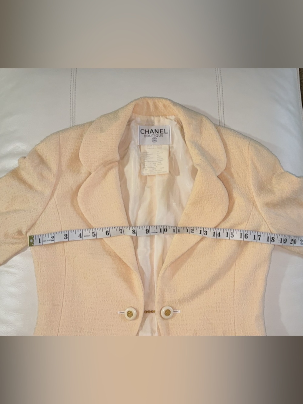 CHANEL Boutique Pale Cream Bouclé Cropped Blazer - Picture 16 of 16